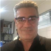 Doy clases particulares de física, matemáticas, inglés para alumnos de hasta segundo de grado. Tengo experiencia como profesor universitario